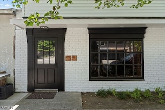 1 N Main St, Stockton, NJ 08559