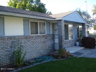 244 Blossom Dr, Moxee, WA 98936
