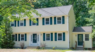 2 Dunbar Dr, Brookline, NH 03033