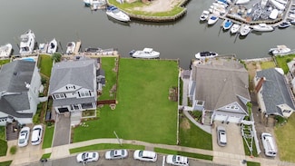 2536 Riverside Dr, Wantagh, NY 11793