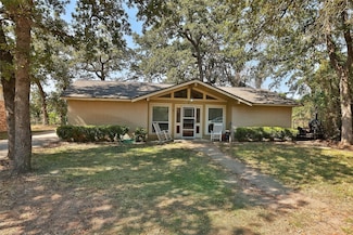 6 Acapulco Ln, Hilltop Lakes, TX 77871