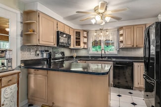 12 Spollett Dr, Derry, NH 03038