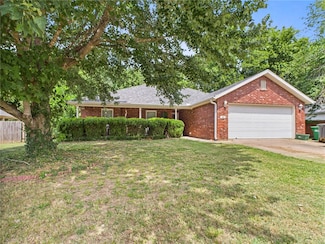 64 Rob St, Farmington, AR 72730