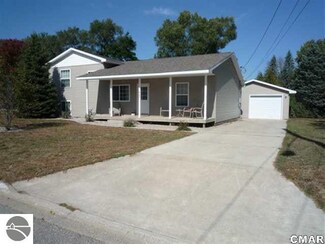 407 Cottage St, Clare, MI 48617