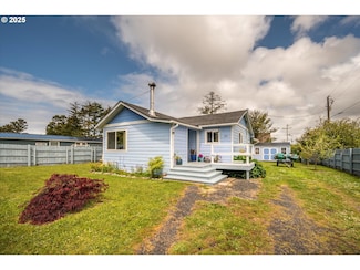 532 10th St, Port Orford, OR 97465