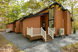 120 Twin Rivers Rd, Lackawaxen, PA 18435
