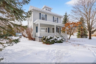 330 Main St, Oconto, WI 54153