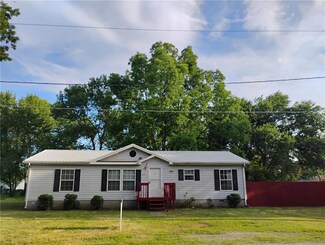 217 E 6th St, Erie, KS 66733