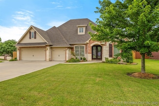800 Magnolia Dr, Ada, OK 74820