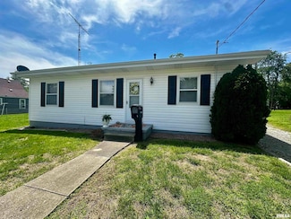 1105 Kerr St, Eldorado, IL 62930