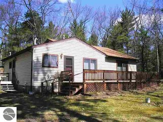 1122 N Lorenz Rd, Tawas City, MI 48763