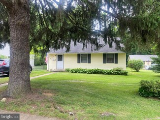 2011 Pimmit Dr, Falls Church, VA 22043