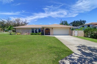 8289 136th St, Seminole, FL 33776