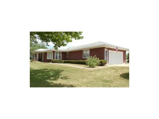 602 Hilltop Ave, Clarksdale, MO 64430