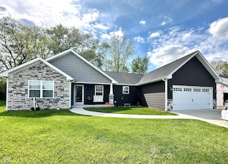 135 Crestwood Ave, Crawfordsville, IN 47933
