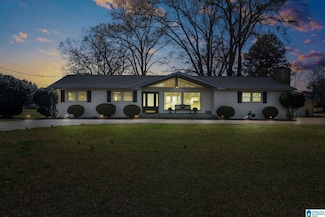 711 Shannon Lynn Shores Ln, Talladega, AL 35160