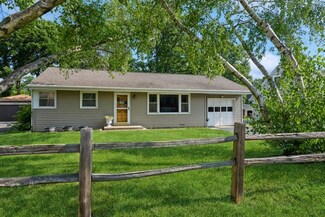 17930 W Greentree Rd, Grayslake, IL 60030