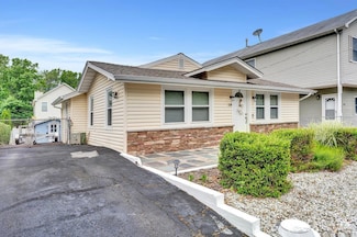 220 Birchwood Dr, Keyport, NJ 07735