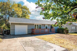 4502 NW Scenic Dr, Peoria, IL 61615