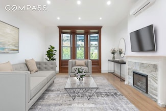 228 W 136th St Unit 2, New York, NY 10030