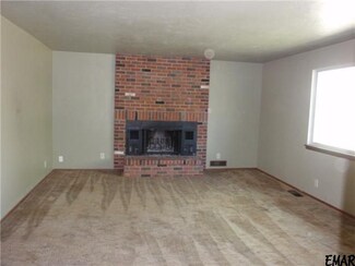 1608 Monument Rd, Ponca City, OK 74604