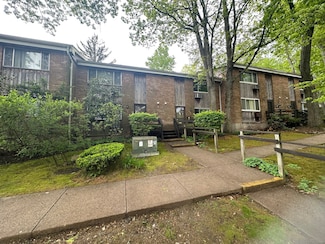 200 Woodmont Ave Unit 100, Bridgeport, CT 06606