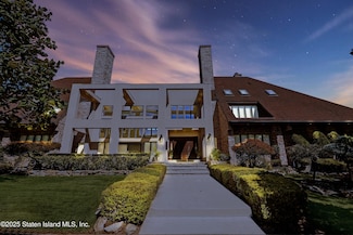 73 Aspinwall St, Staten Island, NY 10307