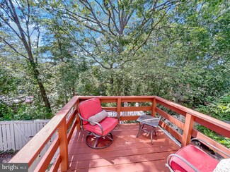 1632 Fieldthorn Dr, Reston, VA 20194