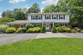 96 Washington Ave, Garden City, NY 11530