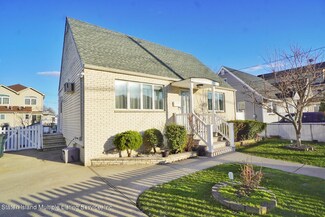 100 Laconia Ave, Staten Island, NY 10305