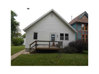 912 A Ave NW, Cedar Rapids, IA 52405