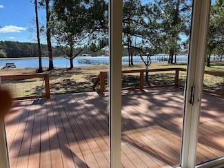 2222 Lakeshore Dr, Manning, SC 29102