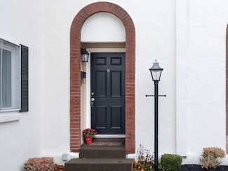 1 Charles St Unit N, Reading, MA 01867