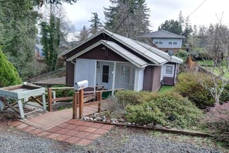 645 SE 1st St, Toledo, OR 97391