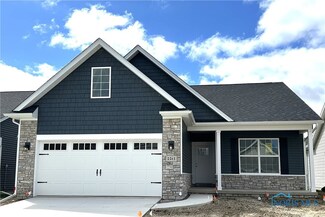 2261 Falling Waters Ln, Perrysburg, OH 43551