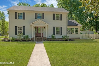 401 Club Pines Dr, Greenville, NC 27834
