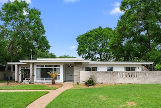 7822 Oldhaven St, Houston, TX 77074
