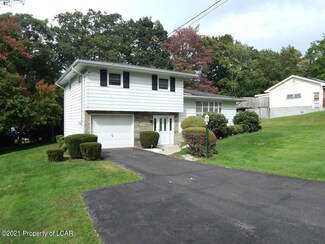 27 Terrace Dr, Mountain Top, PA 18707