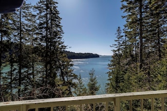 191 N Duck Cove Rd, Roque Bluffs, ME 04654