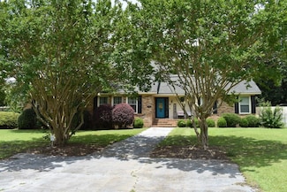 1392 Country Club Cir, Manning, SC 29102