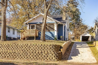 676 34th St, Des Moines, IA 50312