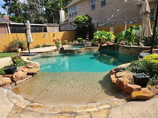 8 Hidden Creek Ln, Montgomery, TX 77356