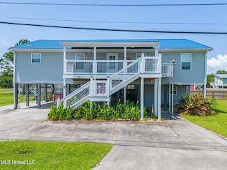 205 Pine Ridge Dr, Waveland, MS 39576