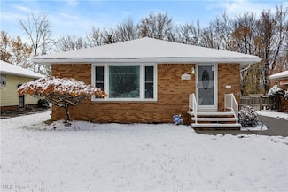 23402 Vera St, Cleveland, OH 44128