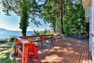 1759 Joans Ln, Lummi Island, WA 98262