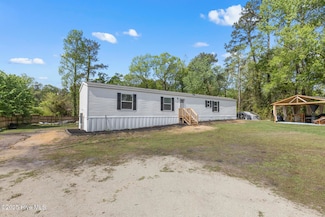 110 Benson Ln, Richlands, NC 28574