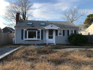 15 Mayflower Rd, West Yarmouth, MA 02673