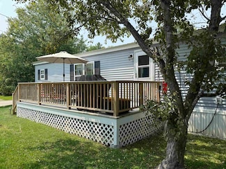 8 Sir Lancelot Dr, Exeter, NH 03833