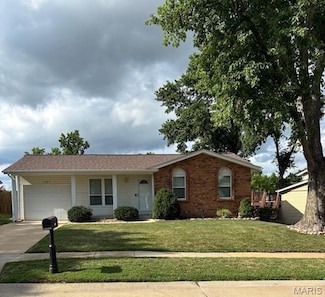 1223 Kings Trail Ln, Fenton, MO 63026