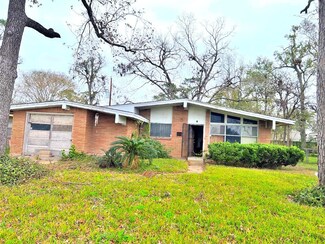 10314 Royal Oaks Dr, Houston, TX 77016